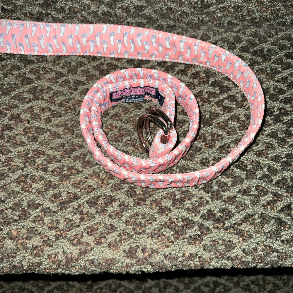 Vineyard Vines cloth pink feet print belt size large 41” - Picture 2 of 3